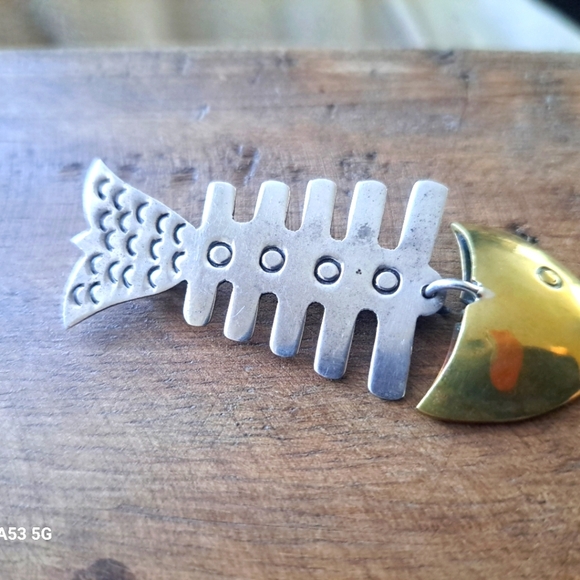 925 Sterling silver and brass fish brooche - Picture 3 of 7